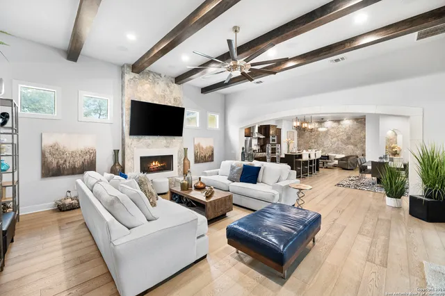 $1,375,000 | 8614 Wild Wind, Garden Ridge, TX 78266