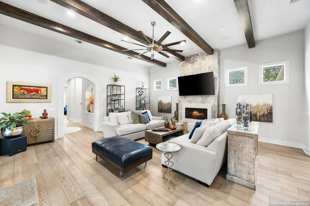 $1,375,000 | 8614 Wild Wind, Garden Ridge, TX 78266