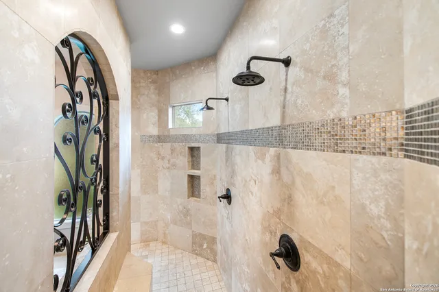 $1,375,000 | 8614 Wild Wind, Garden Ridge, TX 78266