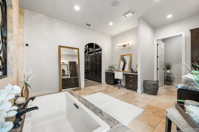 $1,375,000 | 8614 Wild Wind, Garden Ridge, TX 78266