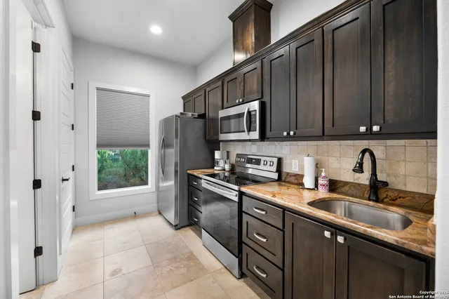 $1,375,000 | 8614 Wild Wind, Garden Ridge, TX 78266