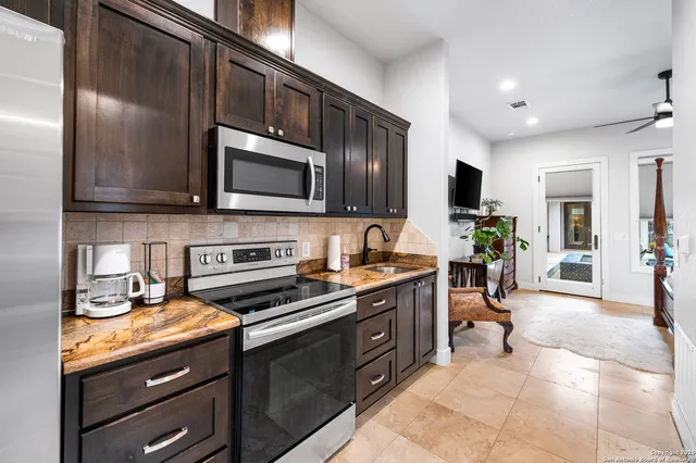 $1,375,000 | 8614 Wild Wind, Garden Ridge, TX 78266