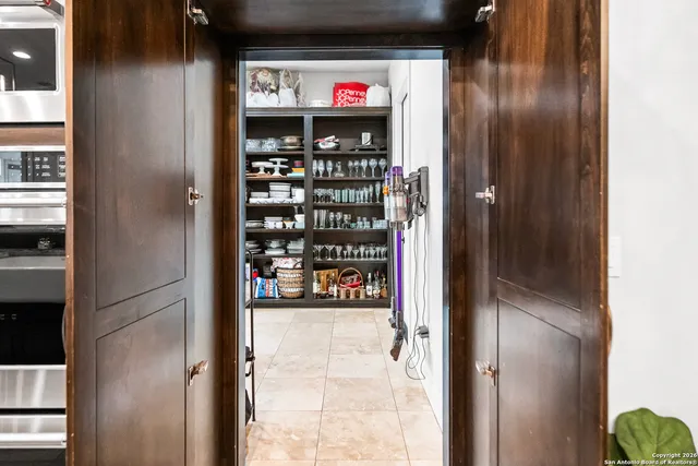 $1,375,000 | 8614 Wild Wind, Garden Ridge, TX 78266