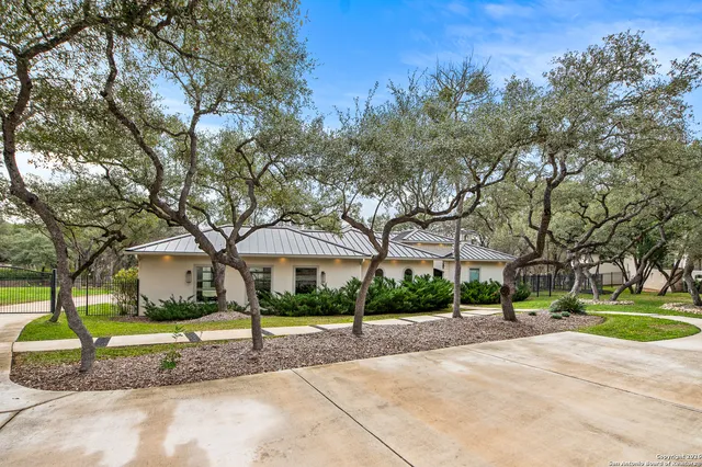 $1,375,000 | 8614 Wild Wind, Garden Ridge, TX 78266
