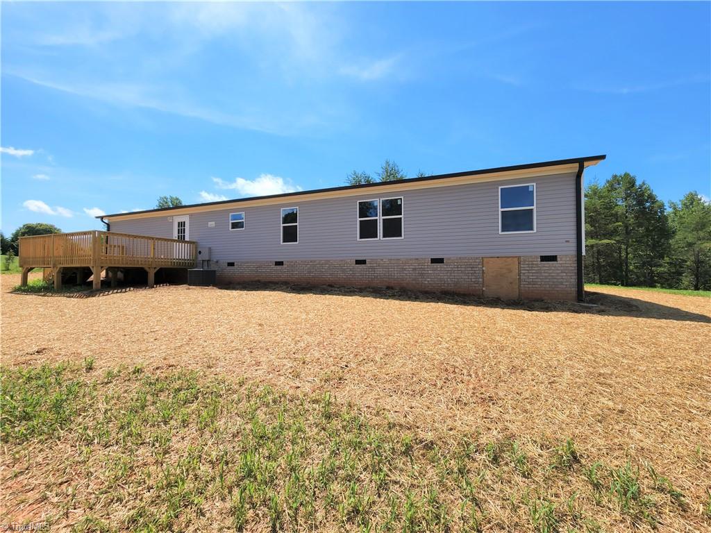 1050 Fox Hills Road Pinnacle, NC 27043 - Photo 3 of 15