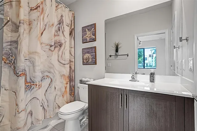 a view of entryway and hall