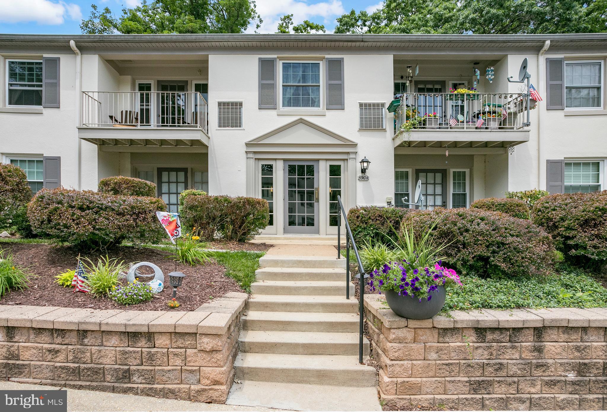 5904 Kingsford Road, Unit 422 Springfield, VA 22152 - Photo 1 of 28 WELCOME HOME!!!!