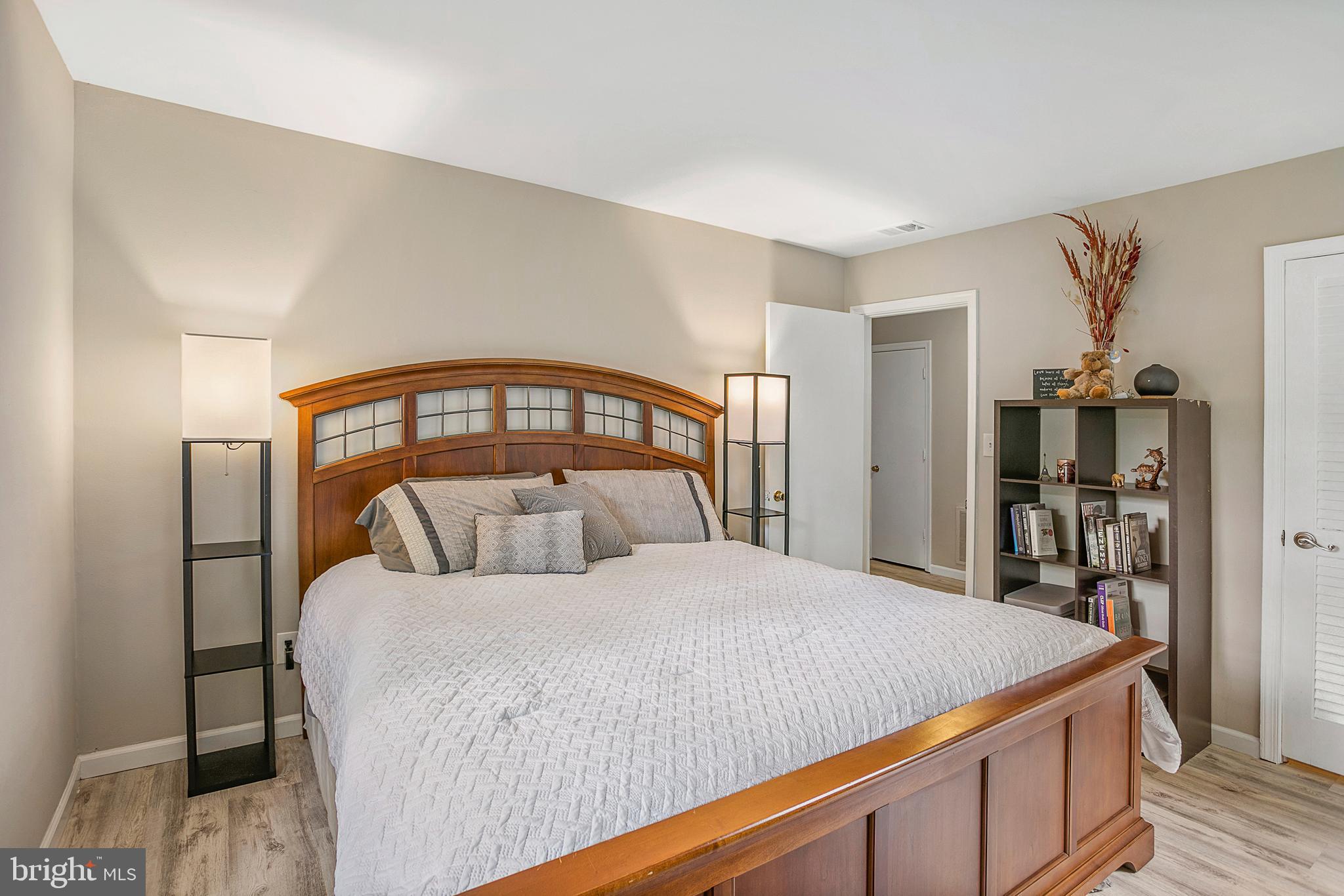 5904 Kingsford Road, Unit 422 Springfield, VA 22152 - Photo 11 of 28 Large Primary Bedroom