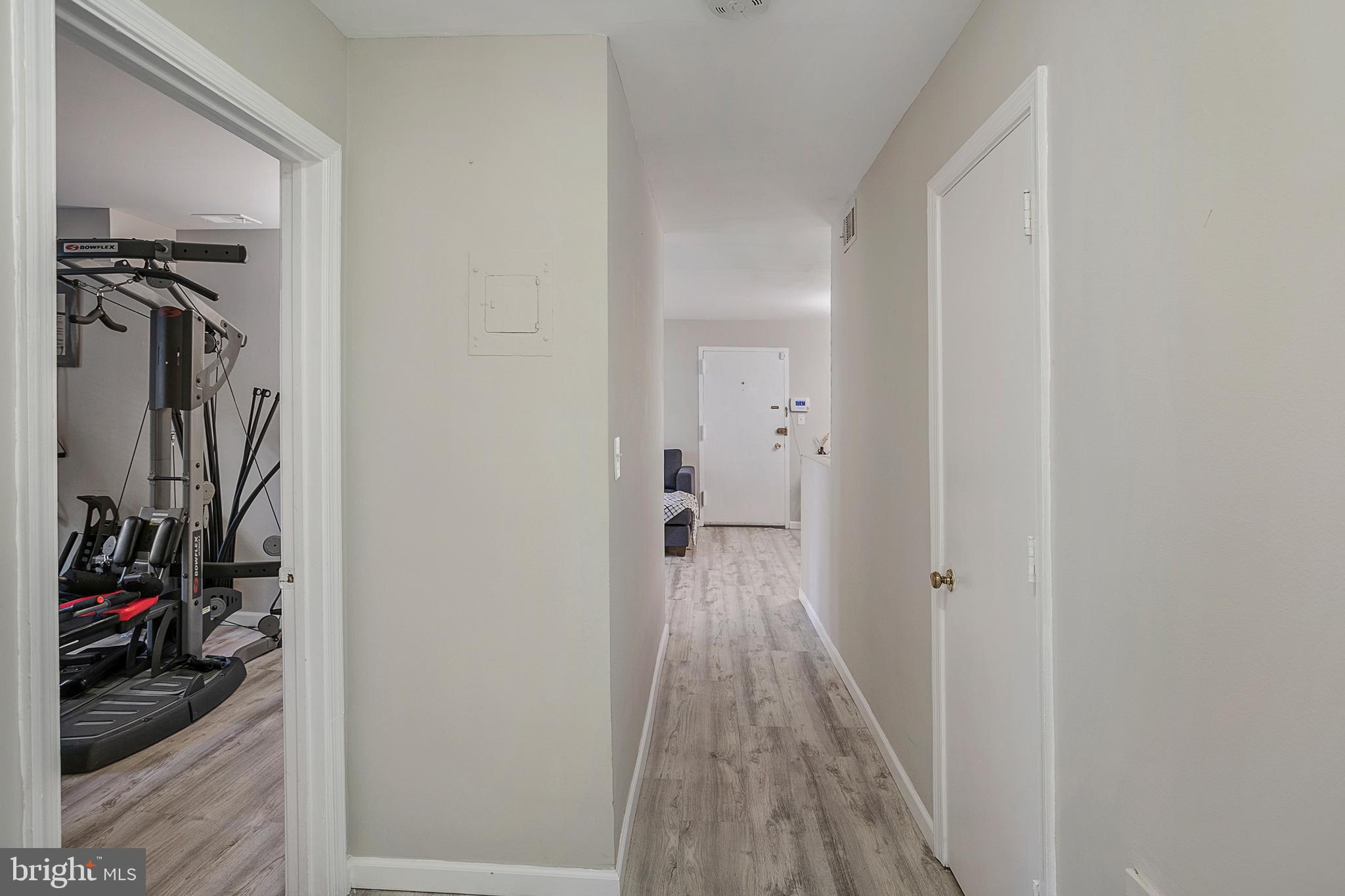 5904 Kingsford Road, Unit 422 Springfield, VA 22152 - Photo 17 of 28 Hallway