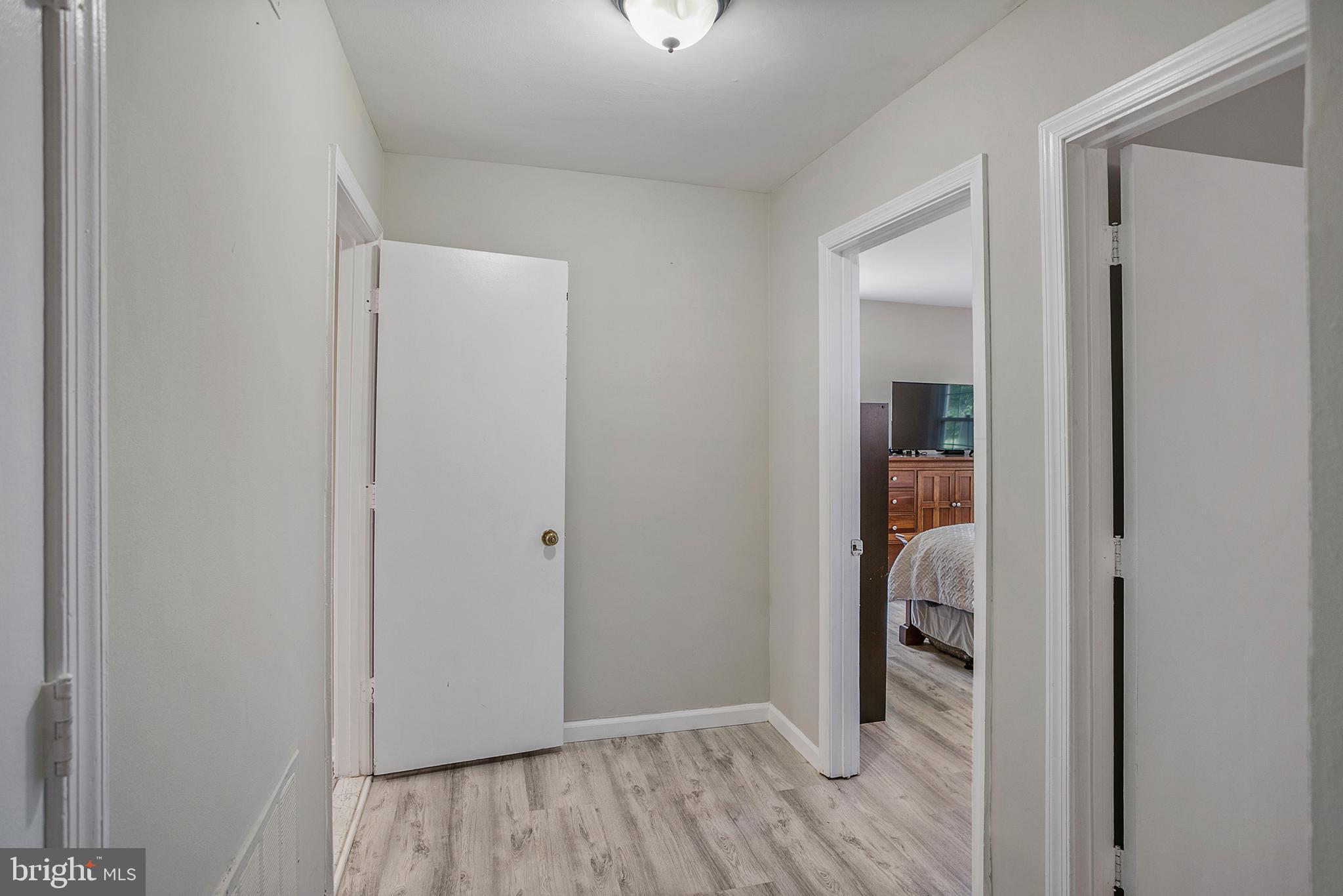 5904 Kingsford Road, Unit 422 Springfield, VA 22152 - Photo 18 of 28 Hallway