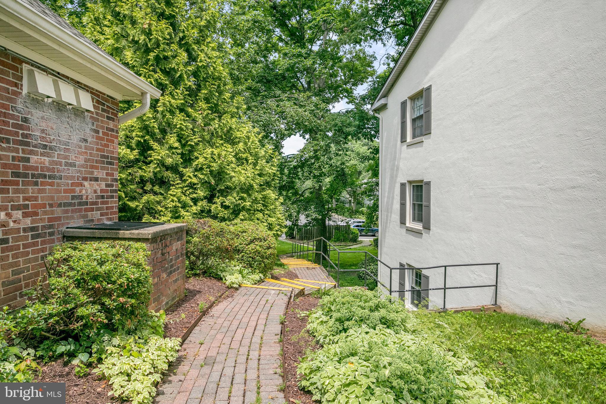 5904 Kingsford Road, Unit 422 Springfield, VA 22152 - Photo 27 of 28 Walking Paths