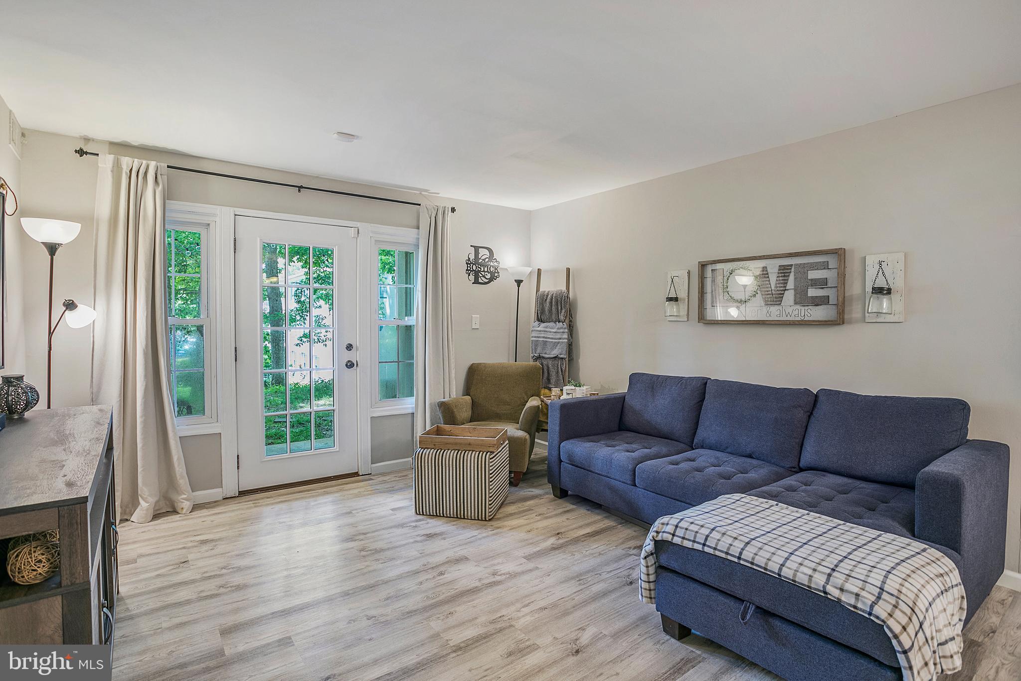 5904 Kingsford Road, Unit 422 Springfield, VA 22152 - Photo 6 of 28 Bright and Spacious with Natural Light & Greenery