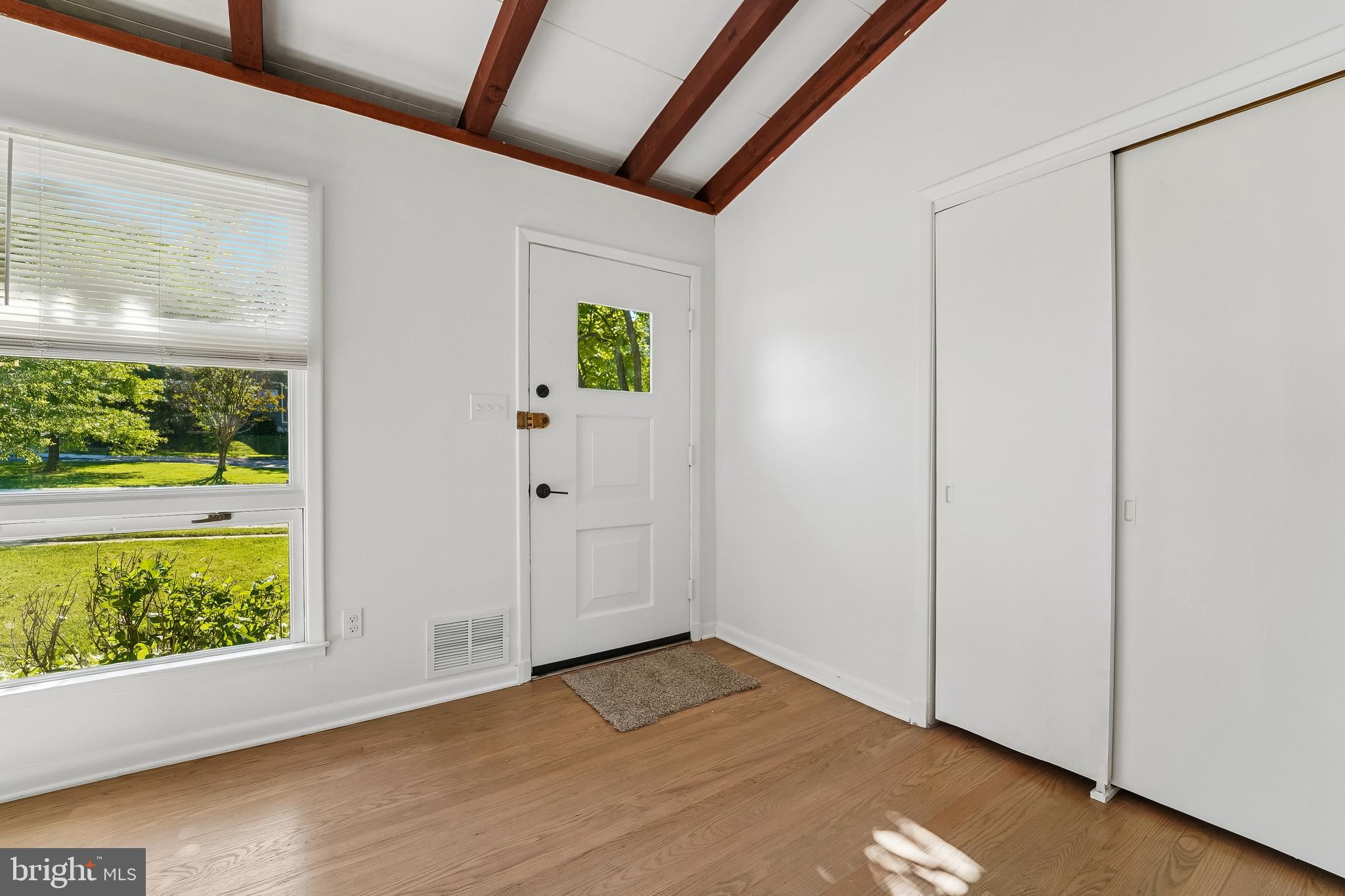 7610 Knollwood Road Towson, MD 21286 - Photo 10 of 41 Foyer