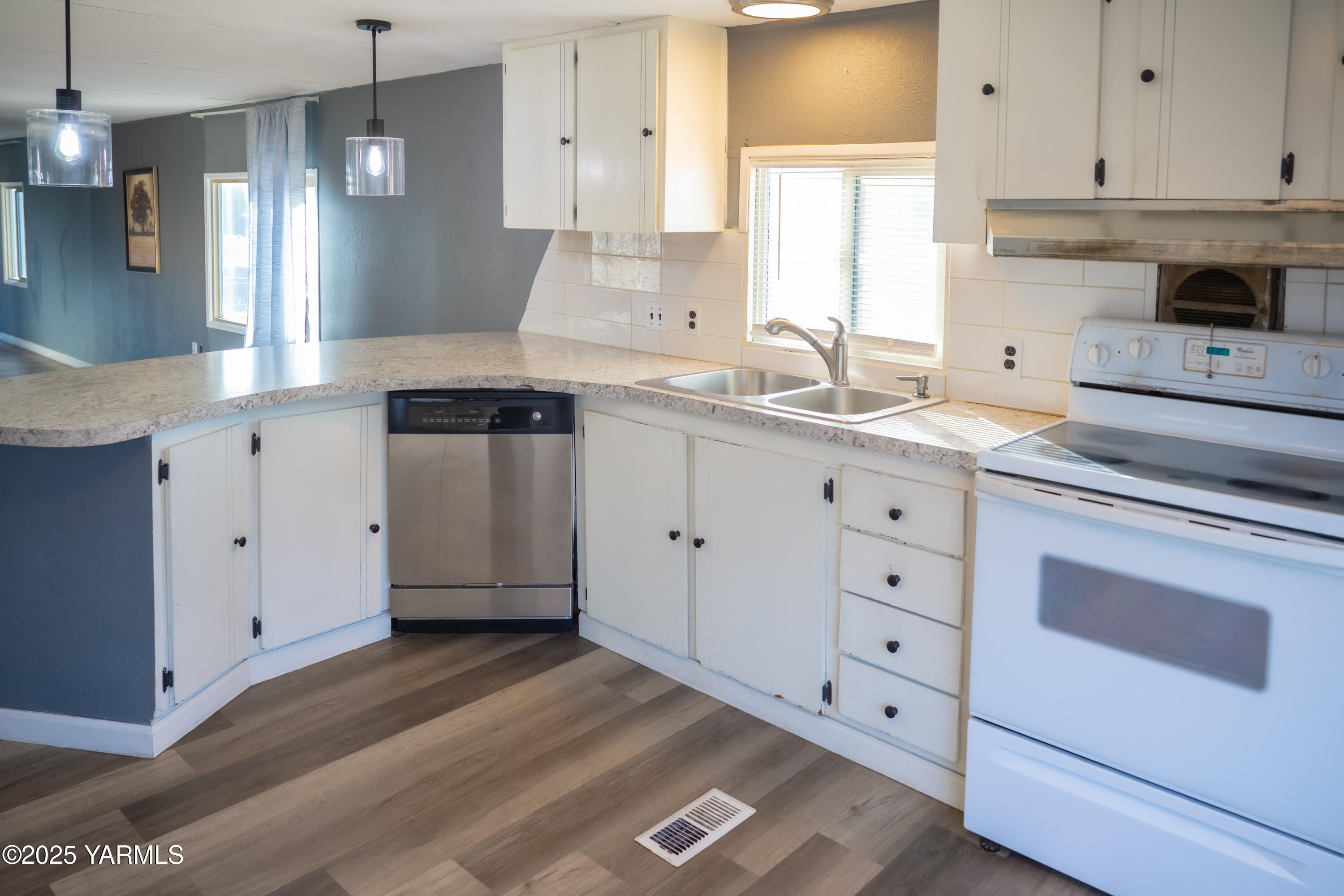 181 Schut Road, Unit 26 Moxee, WA 98936 - Photo 5 of 10 Kitchen