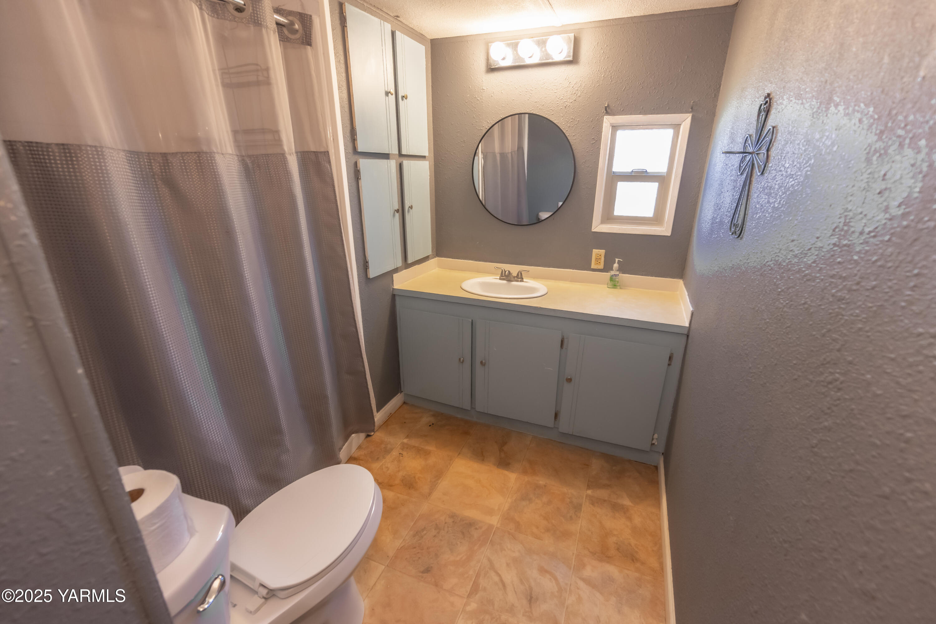 181 Schut Road, Unit 26 Moxee, WA 98936 - Photo 8 of 10 Bathroom