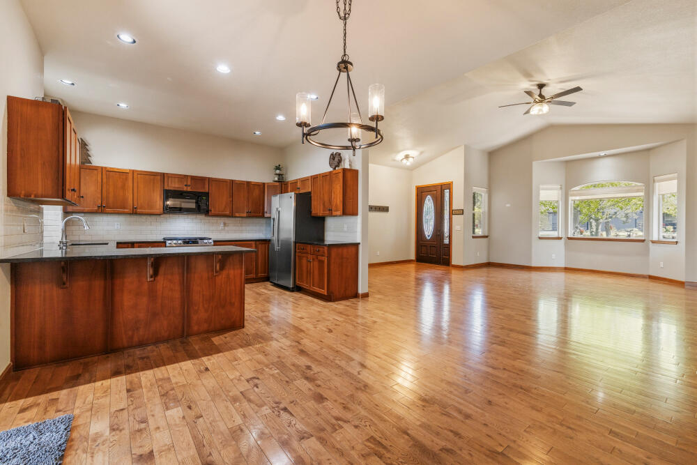 6352 Sanderling Road Klamath Falls, OR 97601 - Photo 26 of 65 Kitchen and Great Room