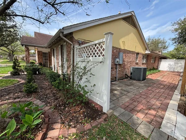 $2,400 | 14110 Ella Lee Lane, Houston, TX 77077