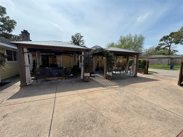 $2,400 | 14110 Ella Lee Lane, Houston, TX 77077