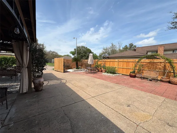 $2,400 | 14110 Ella Lee Lane, Houston, TX 77077