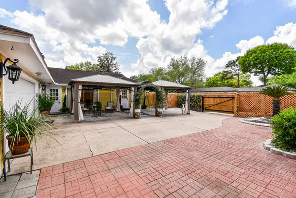 $2,400 | 14110 Ella Lee Lane, Houston, TX 77077