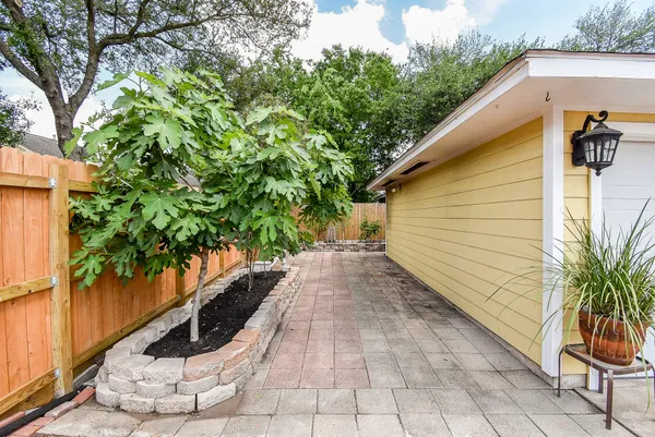 $2,400 | 14110 Ella Lee Lane, Houston, TX 77077