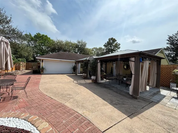 $2,400 | 14110 Ella Lee Lane, Houston, TX 77077