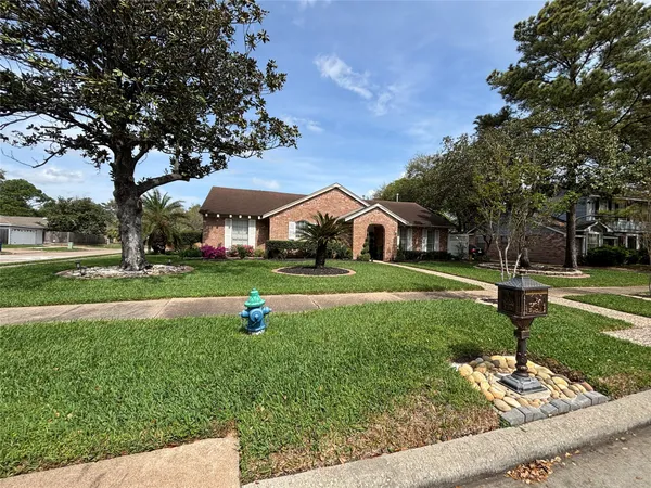 $2,400 | 14110 Ella Lee Lane, Houston, TX 77077