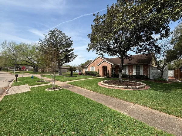 $2,400 | 14110 Ella Lee Lane, Houston, TX 77077