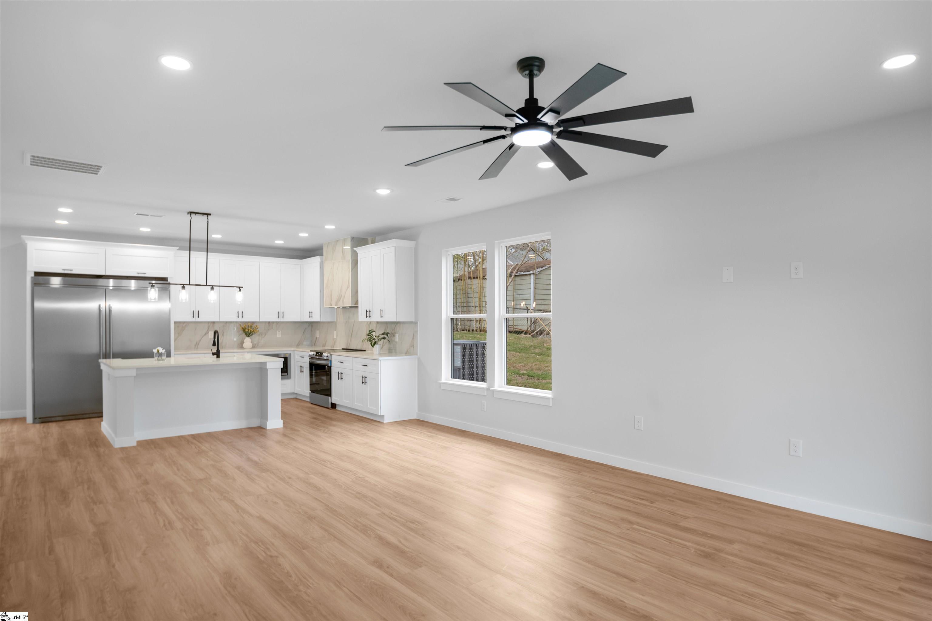 301 Front Street Easley, SC 29640 - Photo 11 of 48