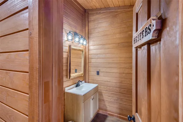 $1,750,000 | 821 Fm 406, Denison, TX 75020