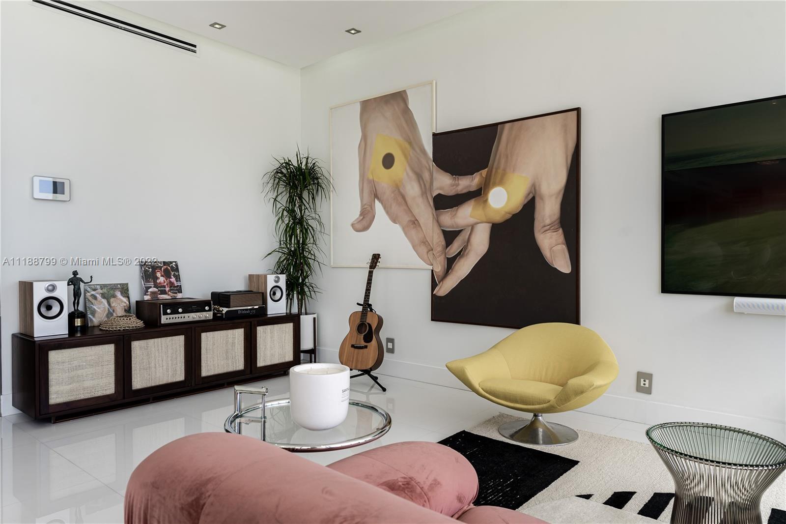 1925 Brickell Avenue, Unit DPH7 Miami, FL 33129 - Photo 14 of 37 a living room with furniture and a mirror