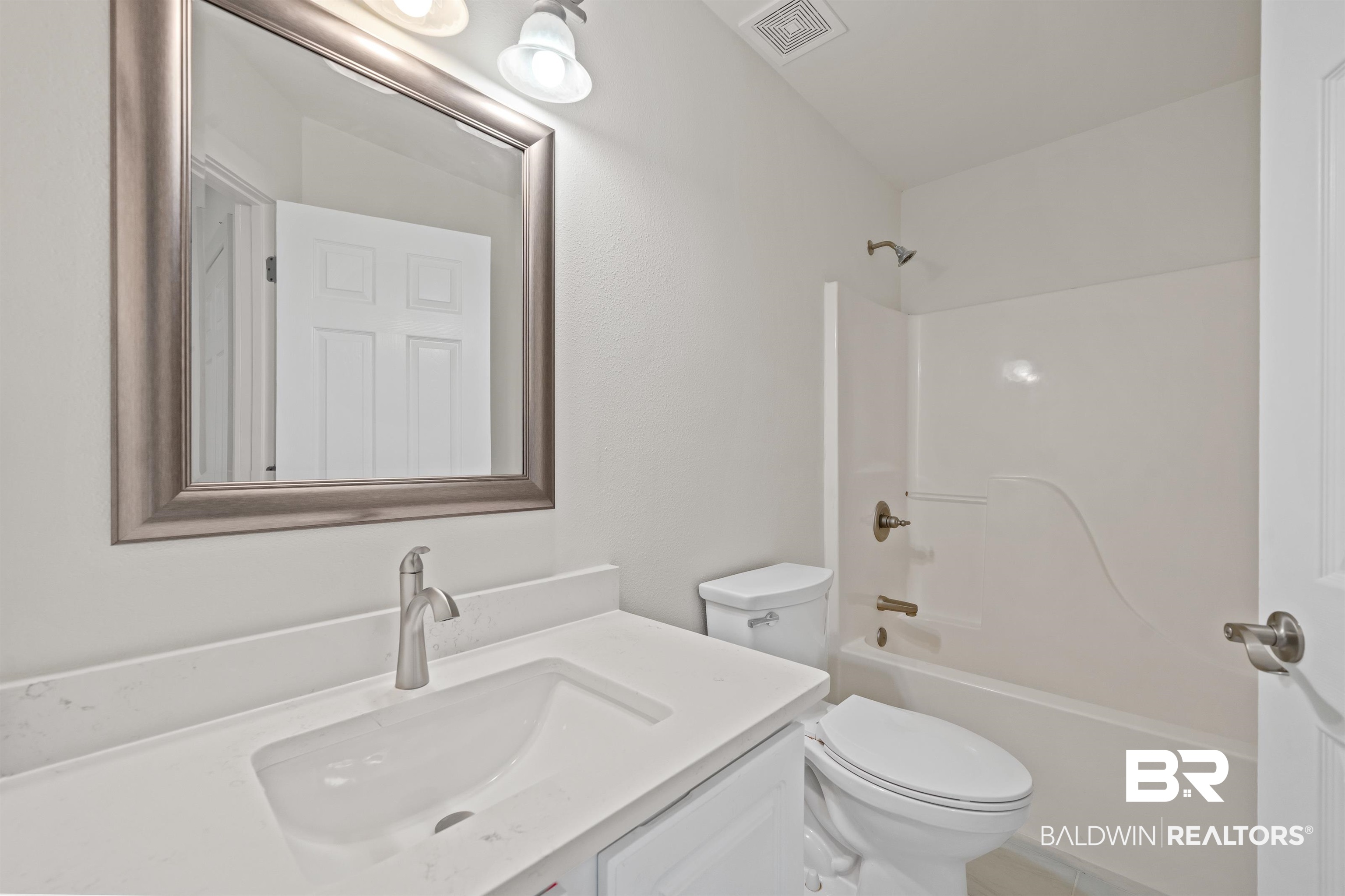 16362 Hamlet Lane Foley, AL 36535 - Photo 27 of 46 Guest bath