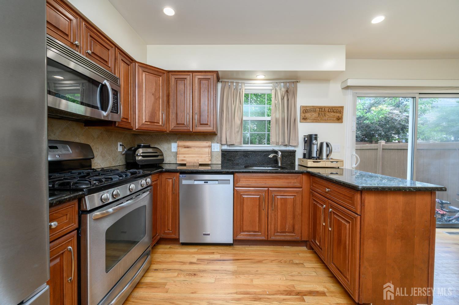 171 Howell Avenue Fords, NJ 08863 - Photo 13 of 33