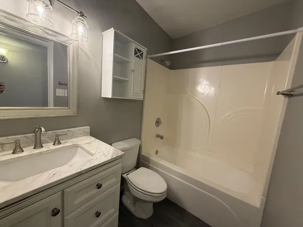 $2,095 | 325 East Continental Drive, Tempe, AZ 85288