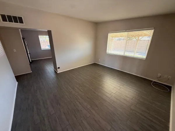 $2,095 | 325 East Continental Drive, Tempe, AZ 85288