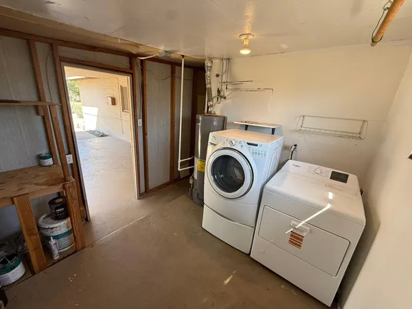 $2,095 | 325 East Continental Drive, Tempe, AZ 85288