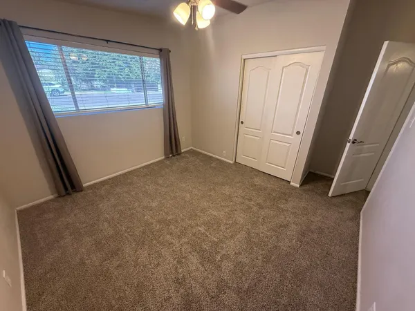 $2,095 | 325 East Continental Drive, Tempe, AZ 85288