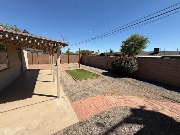 $2,095 | 325 East Continental Drive, Tempe, AZ 85288