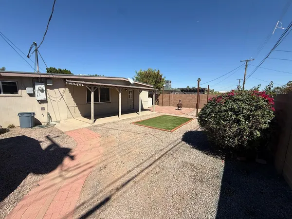 $2,095 | 325 East Continental Drive, Tempe, AZ 85288