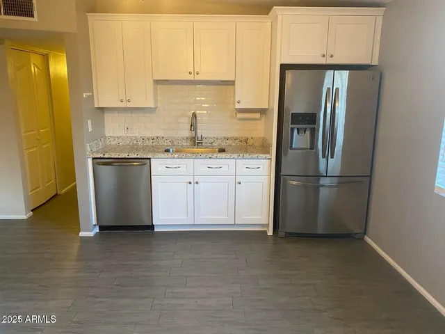 $2,295 | 325 East Continental Drive, Tempe, AZ 85288