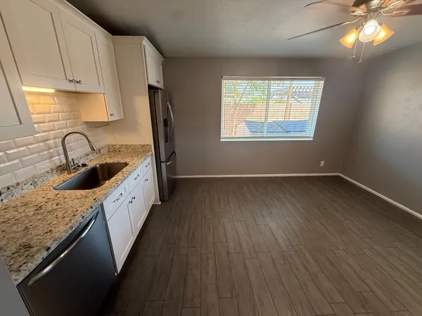 $2,095 | 325 East Continental Drive, Tempe, AZ 85288