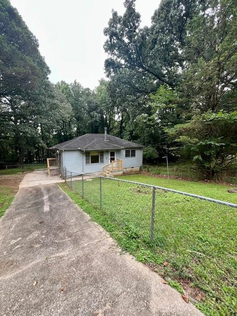660 Hickory 3 Contiguous Trail Southeast Mableton, GA 30126 - Photo 10 of 35 a view of a house with backyard and a garden