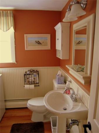 27 Alan Road Hamilton, MA 01982 - Photo 11 of 19 Gallery Image 11