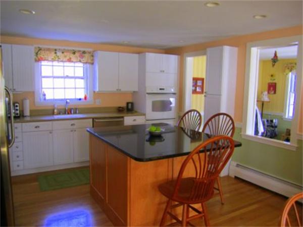 27 Alan Road Hamilton, MA 01982 - Photo 3 of 19 Gallery Image 3