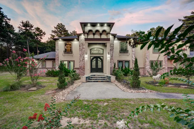 a view of entryway and hall
