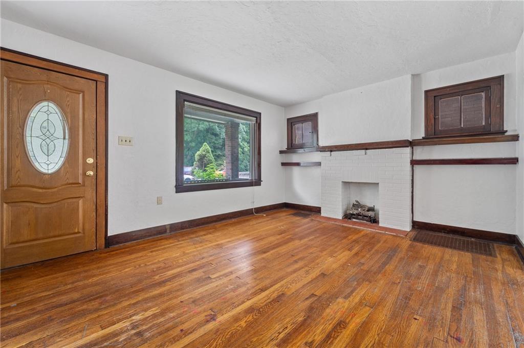 2634 Library Road Pittsburgh, PA 15234 - Photo 4 of 27 Gallery Image 4