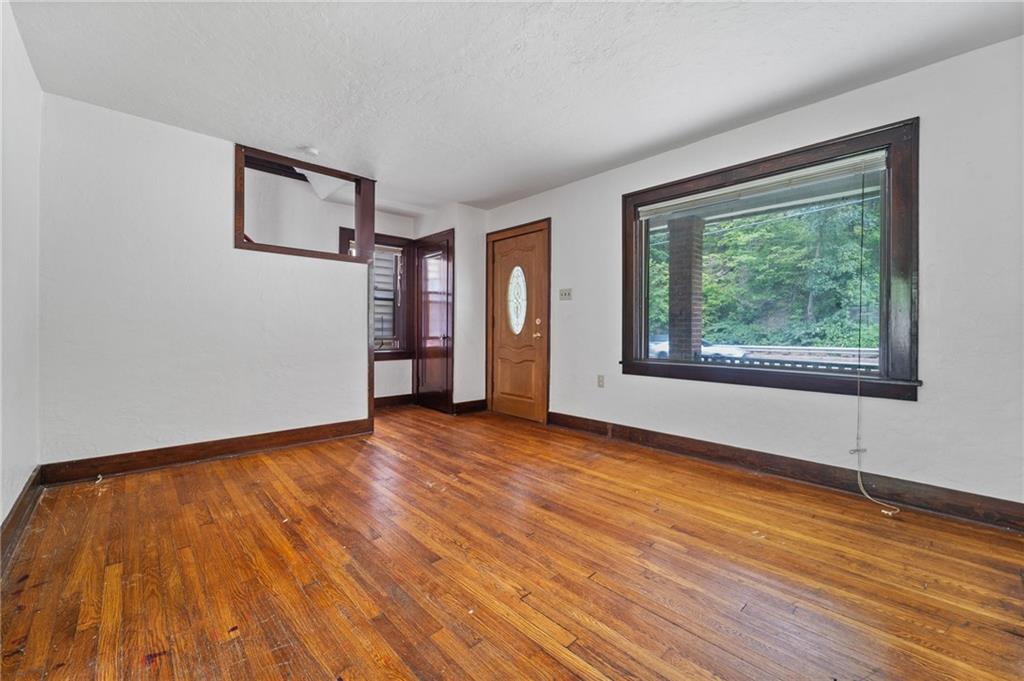 2634 Library Road Pittsburgh, PA 15234 - Photo 5 of 27 Gallery Image 5