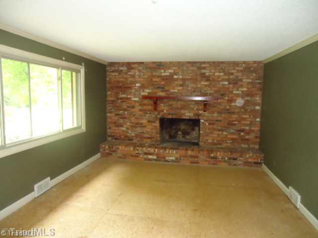 618 Spring Street Walnut Cove, NC 27052 - Photo 3 of 10 Living Room.