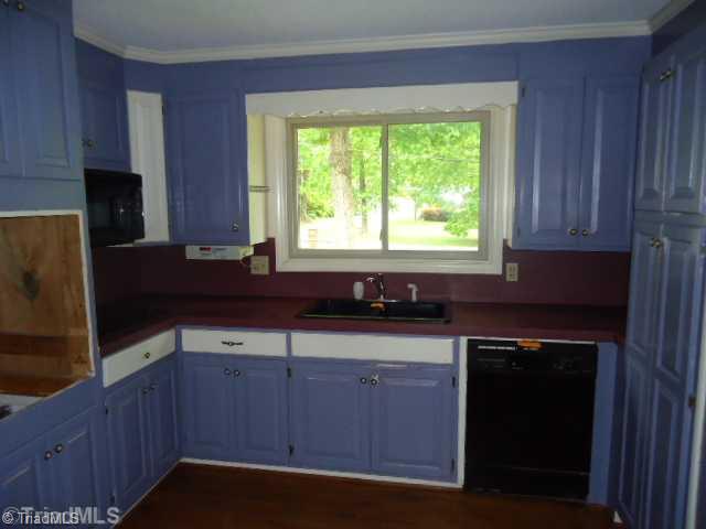 618 Spring Street Walnut Cove, NC 27052 - Photo 5 of 10 Kitchen.