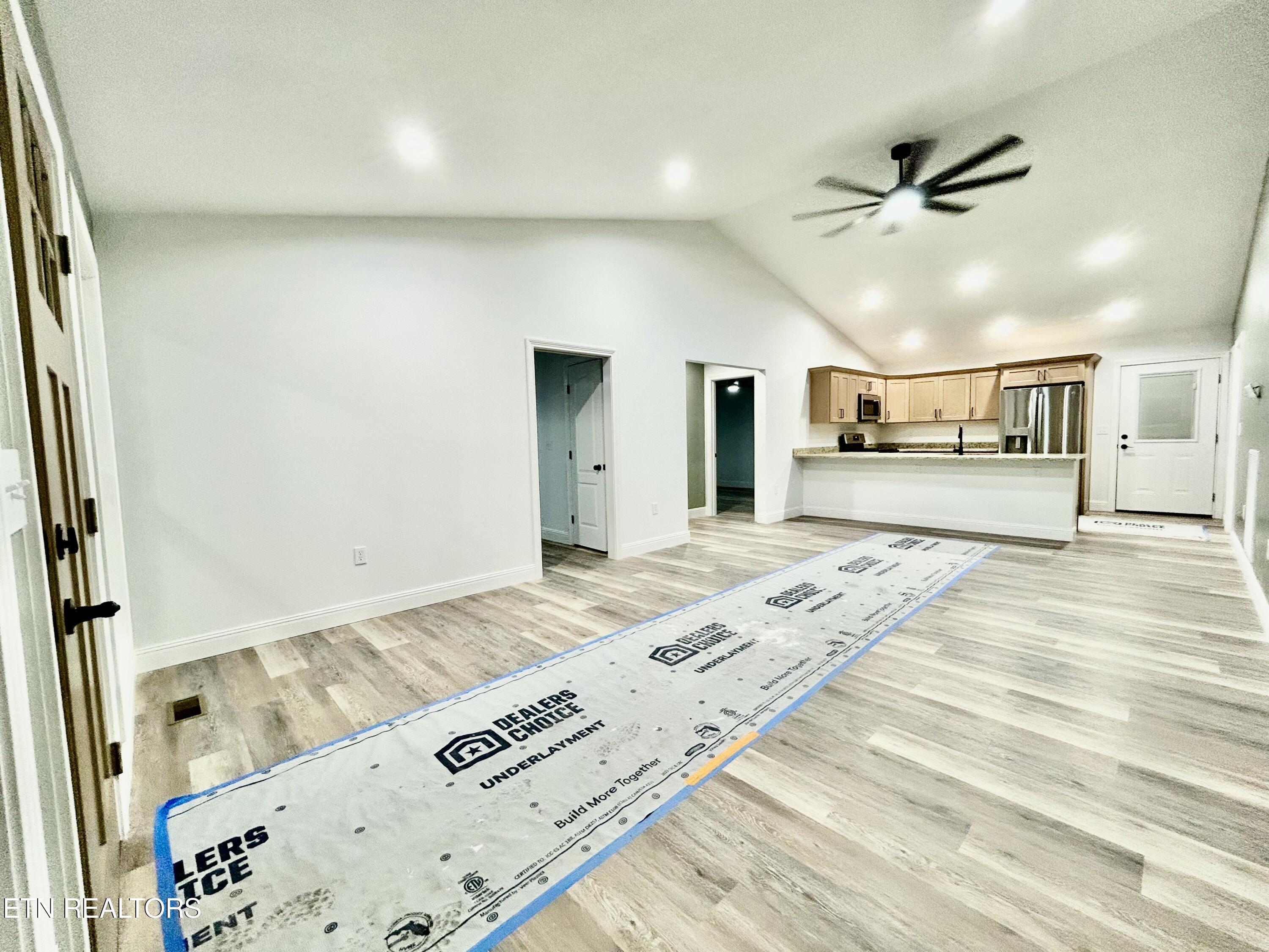 6307 Osage Road Crossville, TN 38572 - Photo 2 of 40 IMG_3142 2